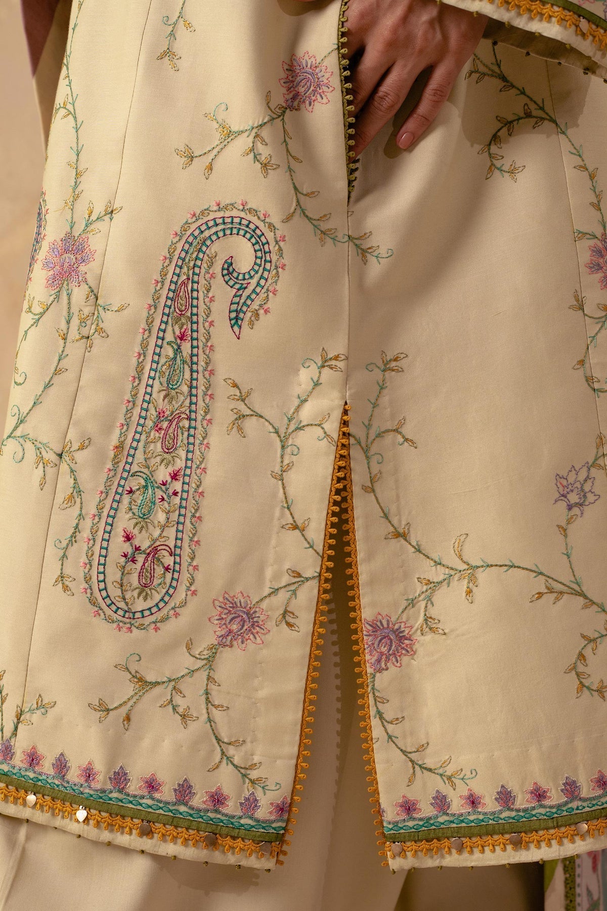 ZARA SHAH JAHAN - 3PC DHANAK EMBROIDERED SHIRT WITH DHANAK PRINTED SHAWL AND TROUSER - HZG1496